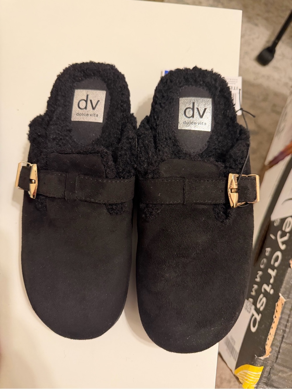 dv by Dolce Vita women’s Black Faux-Shearling Clog Slippers